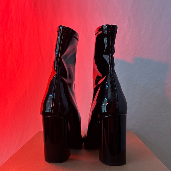 STEVE MADDEN Glossy Black Mini Boot - Picture 6 of 10